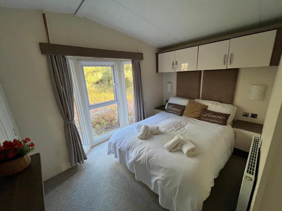 Hazel Oaks, Beautiful Lodge With Hot Tub - Sleeps 6 - Felmoor Park Morpeth Exterior foto